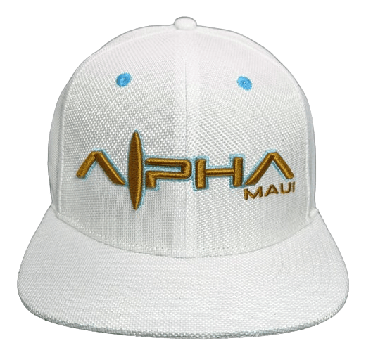 The Ghost Cream baseball cap, white with blue stitching and ventilation holes, is ideal for beachwear. It features the text "Alpha Maui" in capital letters, with a stylized design showing "Alpha" in yellow and blue while "Maui" stays in blue. With its flat brim, the cap perfectly captures that relaxed Aloha spirit.