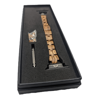 The Alpha Maui Band - Zebrawood 42mm (42-49mm) displayed in black packaging exudes a touch of Aloha. The watch strap features medium brown wooden links and black connectors, reminiscent of Hawaii's natural beauty. The box also contains an additional pin and a small bag with screws for installation, embodying an Ohana-like attention to detail.